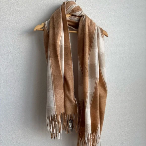 NWT Vince Camuto Camel Cream Beige Tan Neutral Tones Fringe Warm Knit Scarf OS - Picture 2 of 5